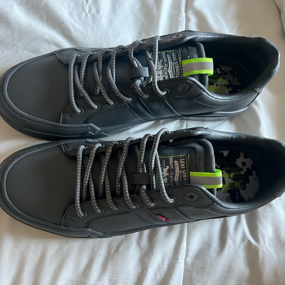 Levi’s men’s low top sneakers